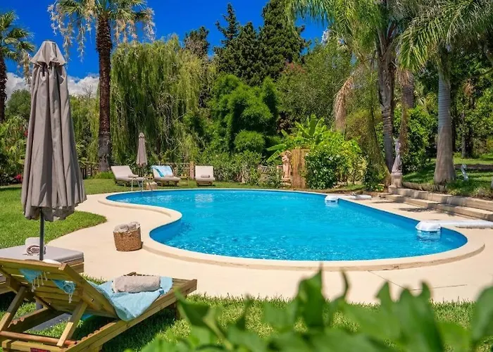 Gaia Residences With Lush Garden And Pool