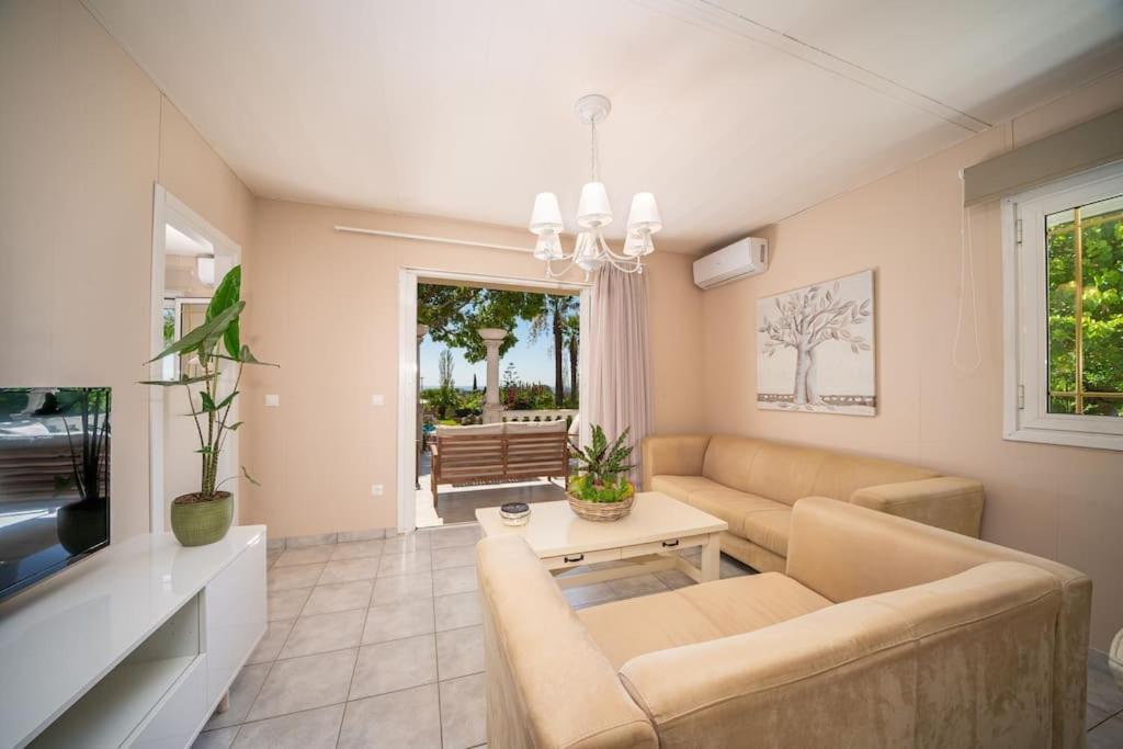 Hébergement de vacances Gaia Residences With Lush Garden And Pool