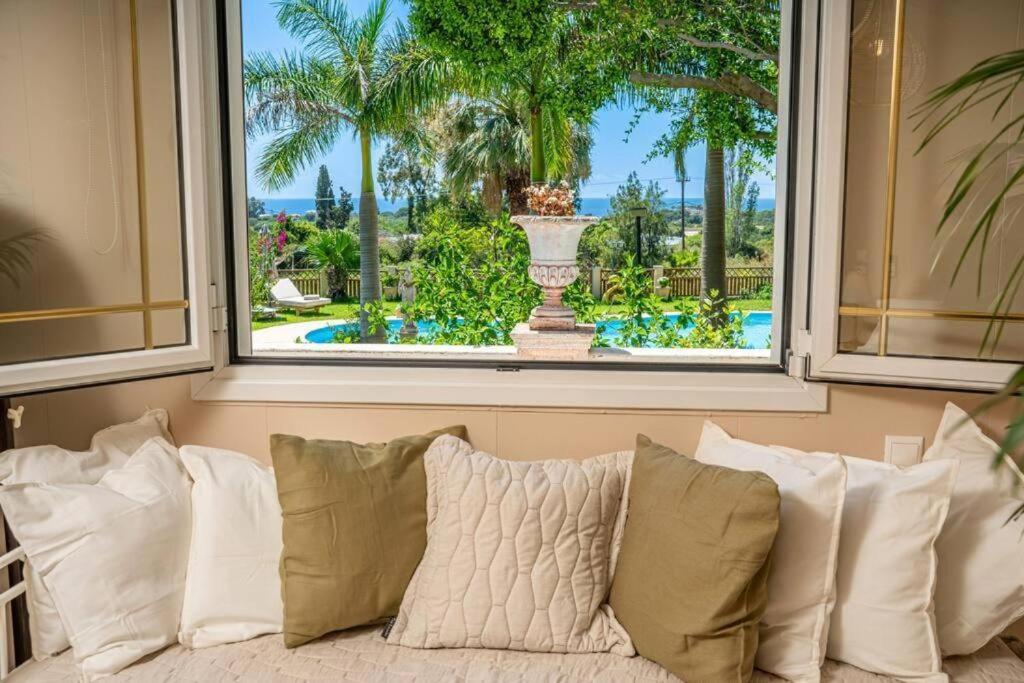Gaia Residences With Lush Garden And Pool Hébergement de vacances