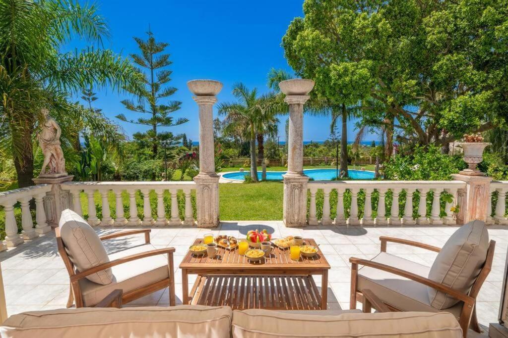 Hébergement de vacances Gaia Residences With Lush Garden And Pool