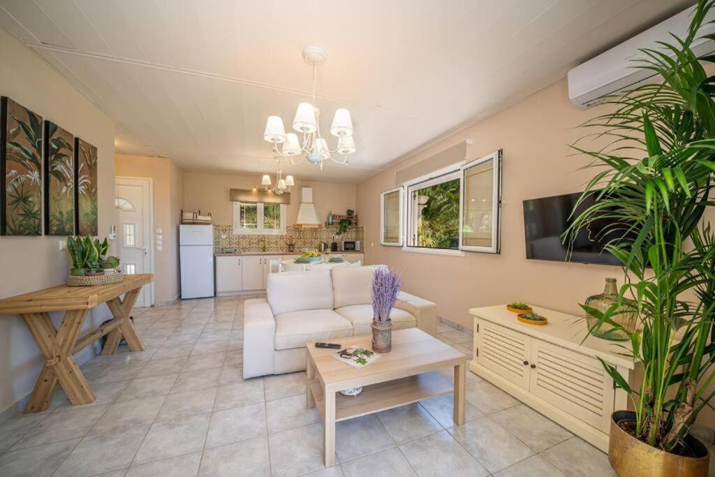 Gaia Residences With Lush Garden And Pool Argostolion